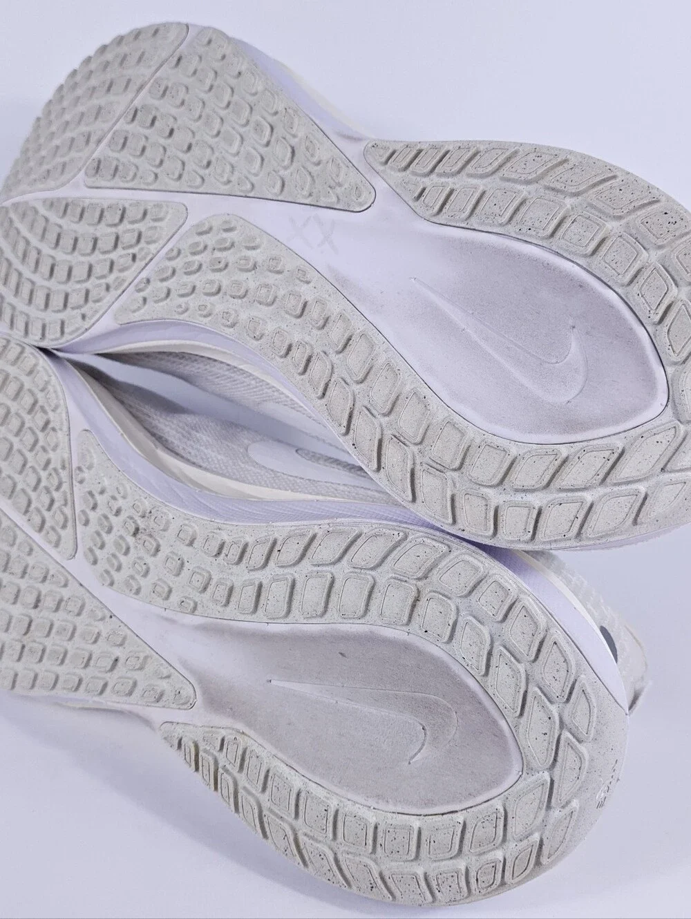 Nike Vomero 17 Mens 11.5 Max Cushion Neutral Road Running Shoes White ZoomX
